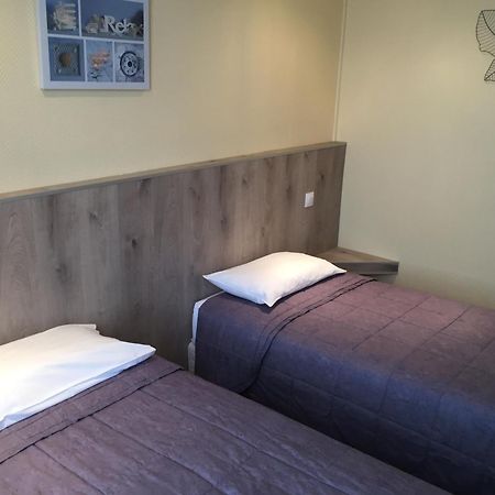 Hotel & Restaurant Le Cardinal Poix-de-Picardie Екстериор снимка
