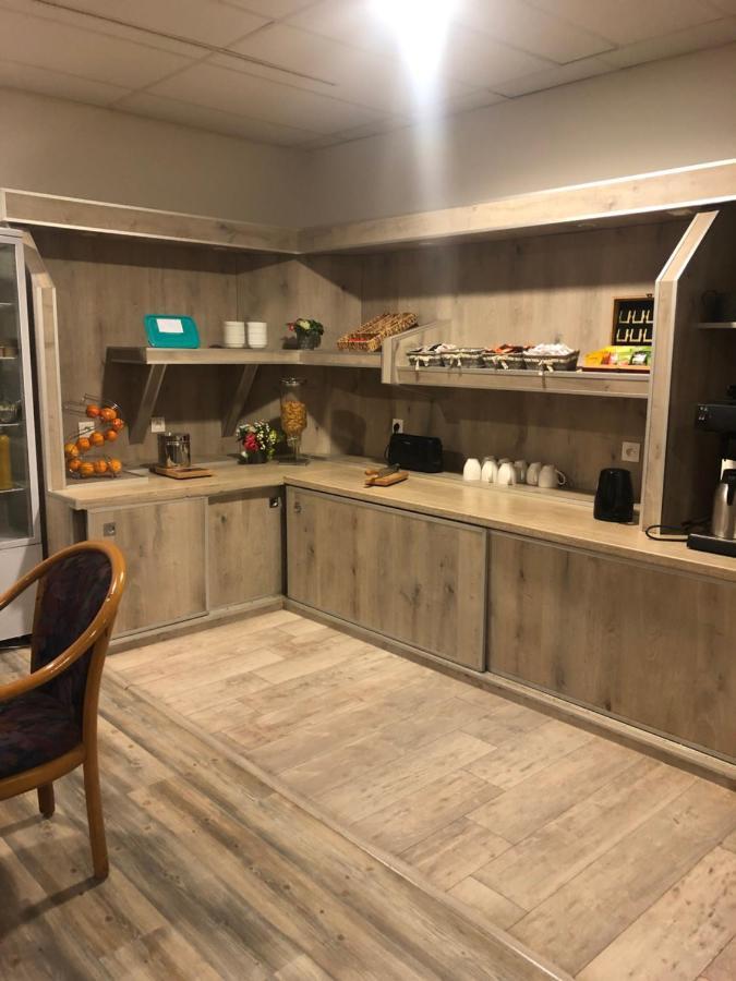 Hotel & Restaurant Le Cardinal Poix-de-Picardie Екстериор снимка