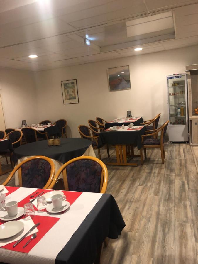 Hotel & Restaurant Le Cardinal Poix-de-Picardie Екстериор снимка