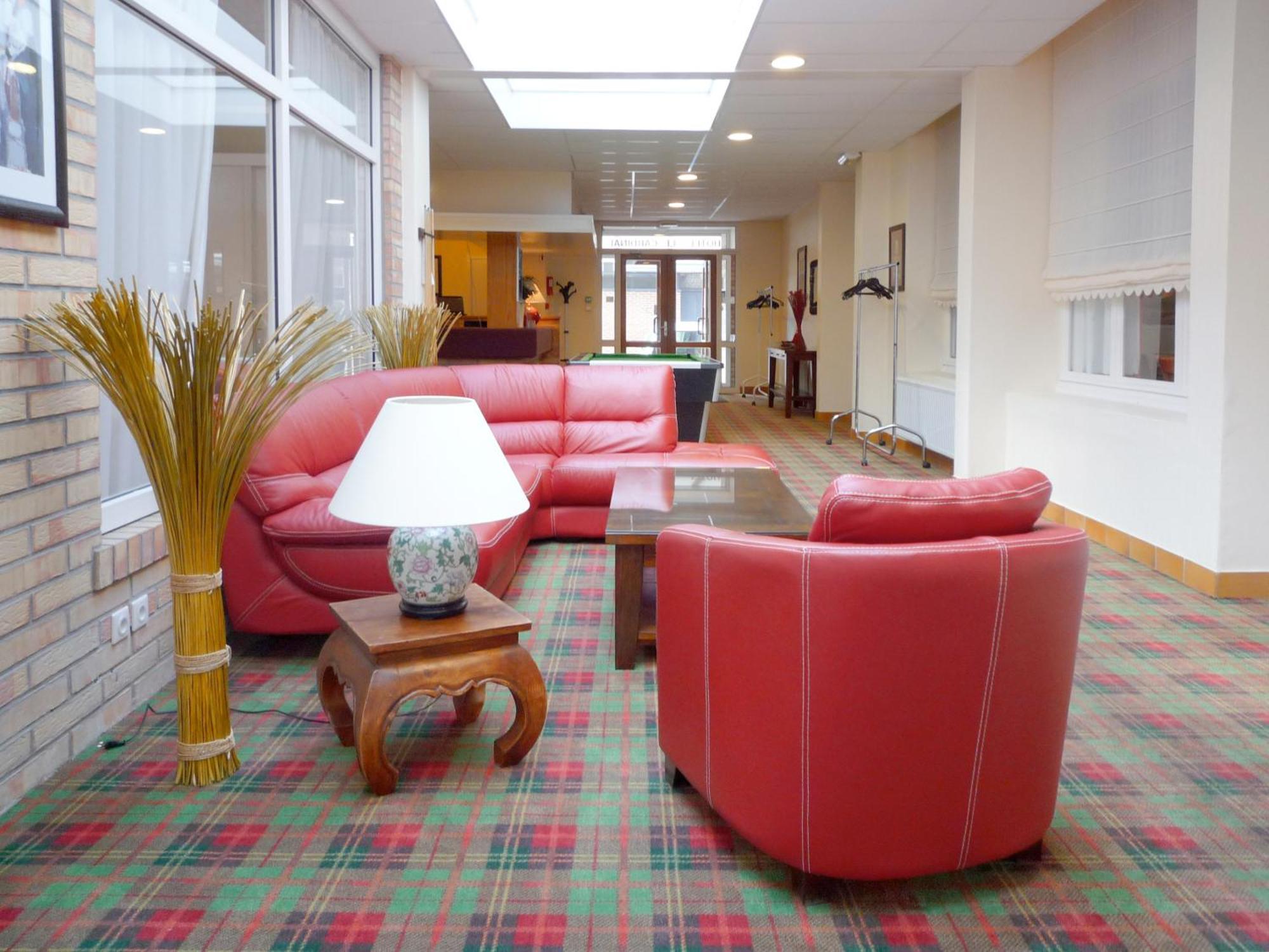 Hotel & Restaurant Le Cardinal Poix-de-Picardie Екстериор снимка