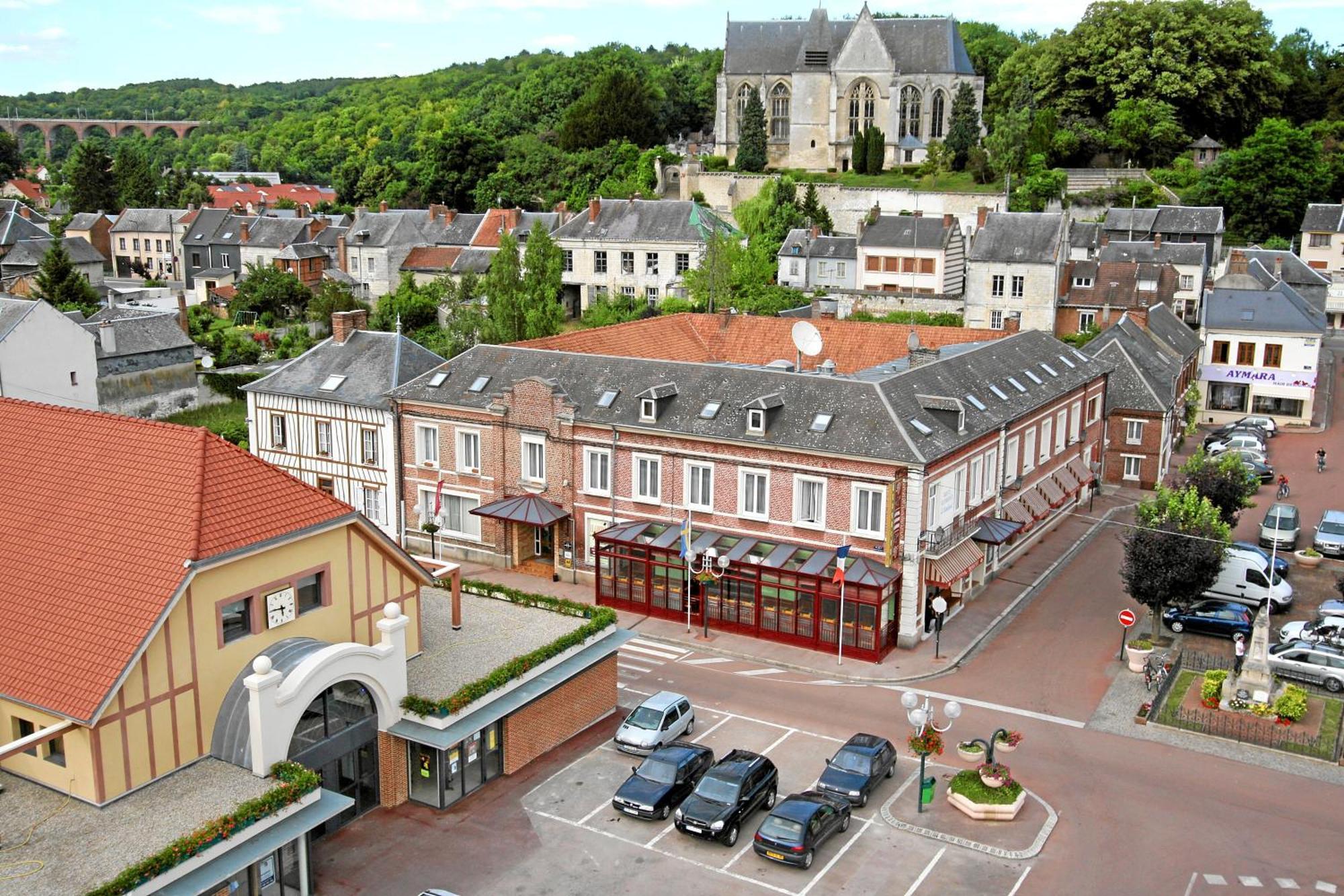 Hotel & Restaurant Le Cardinal Poix-de-Picardie Екстериор снимка