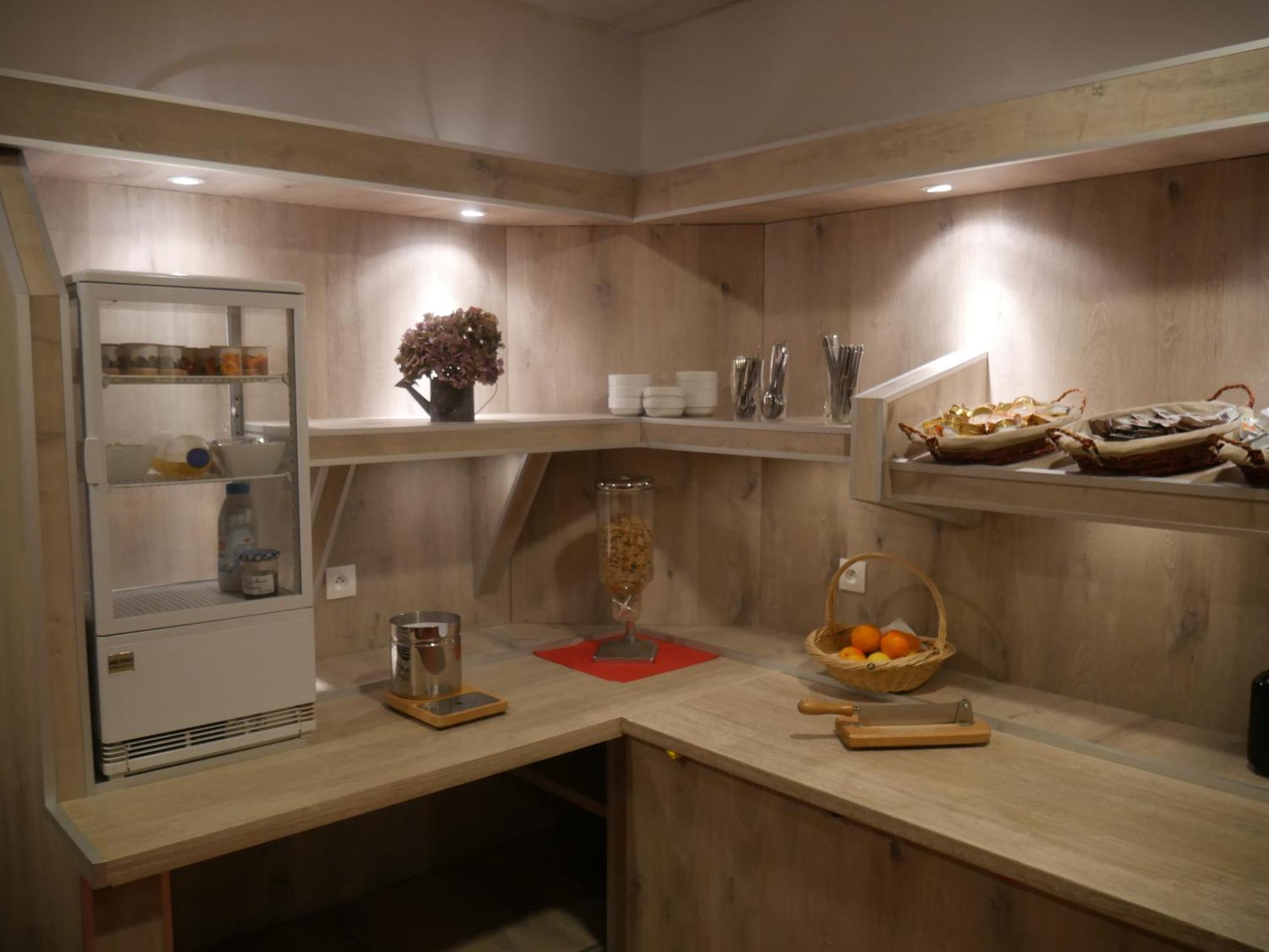 Hotel & Restaurant Le Cardinal Poix-de-Picardie Екстериор снимка