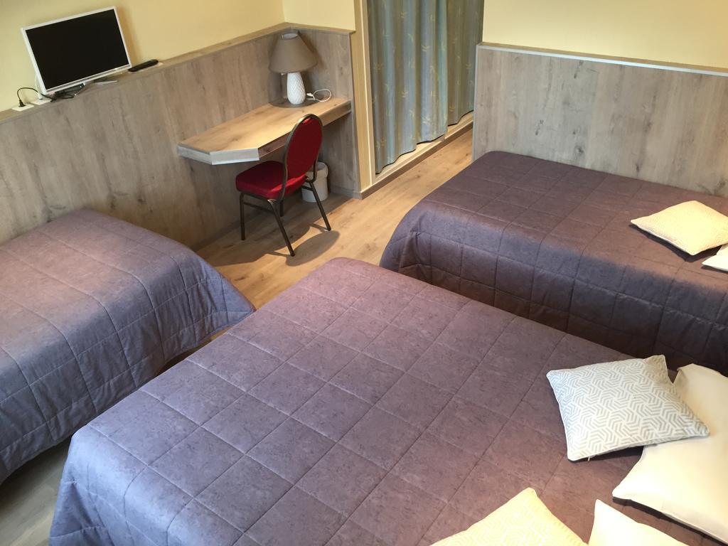 Hotel & Restaurant Le Cardinal Poix-de-Picardie Екстериор снимка