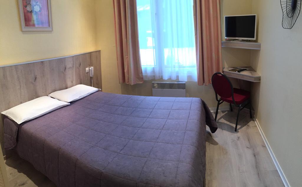 Hotel & Restaurant Le Cardinal Poix-de-Picardie Екстериор снимка