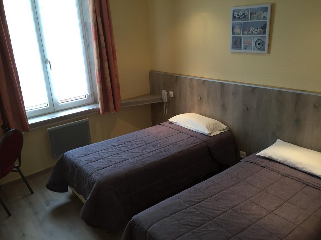 Hotel & Restaurant Le Cardinal Poix-de-Picardie Екстериор снимка