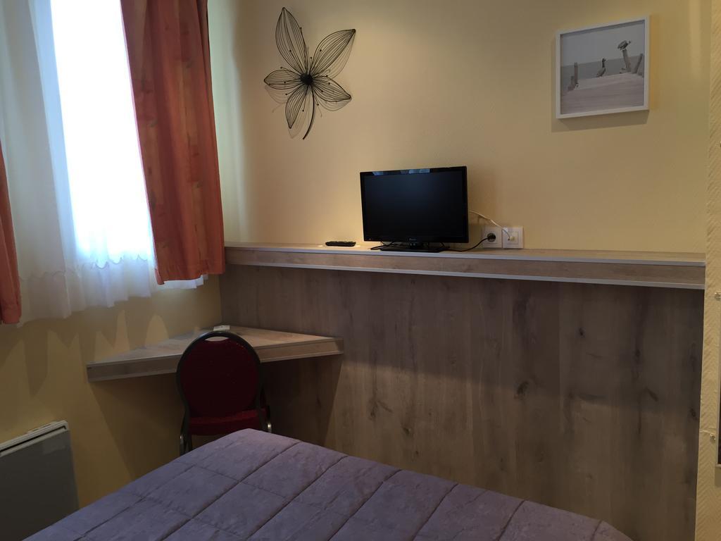 Hotel & Restaurant Le Cardinal Poix-de-Picardie Екстериор снимка