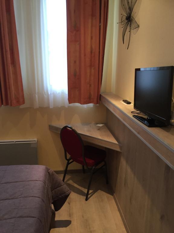 Hotel & Restaurant Le Cardinal Poix-de-Picardie Екстериор снимка