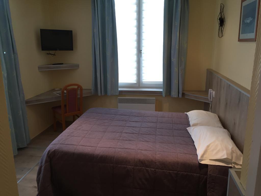 Hotel & Restaurant Le Cardinal Poix-de-Picardie Екстериор снимка
