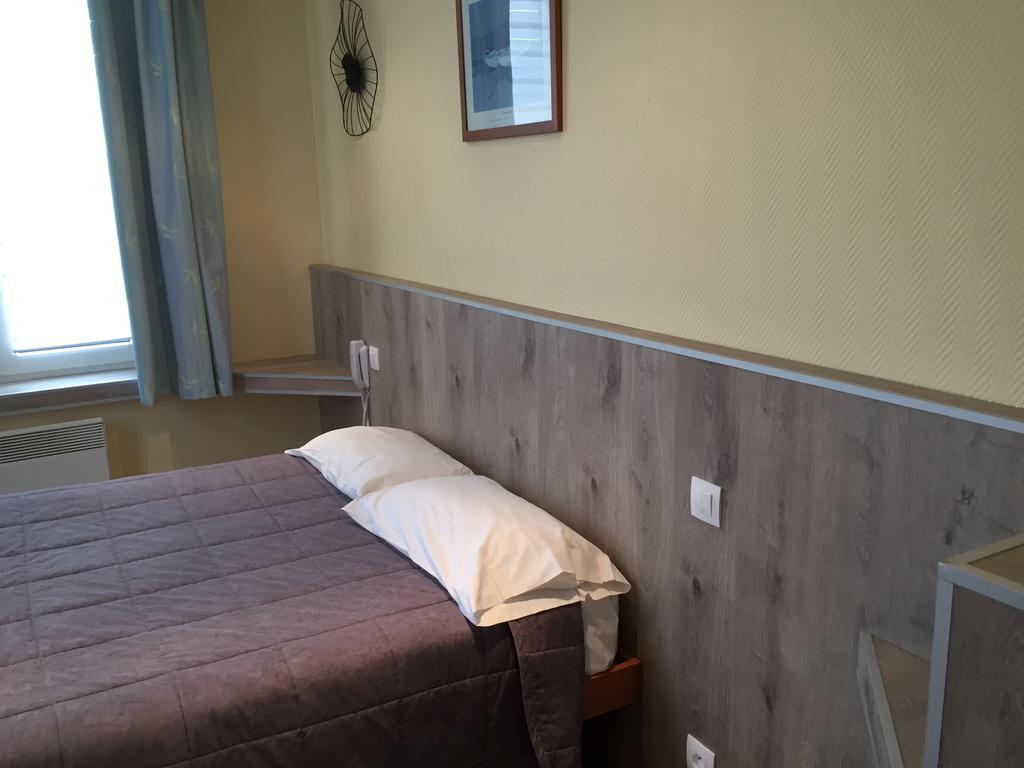 Hotel & Restaurant Le Cardinal Poix-de-Picardie Екстериор снимка