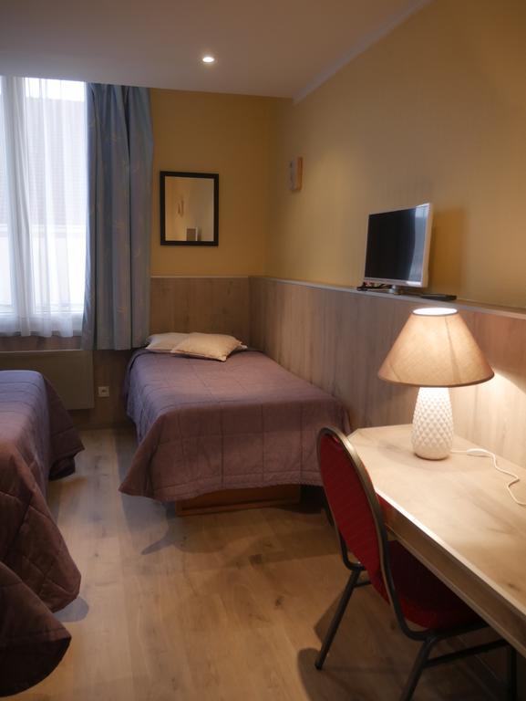 Hotel & Restaurant Le Cardinal Poix-de-Picardie Екстериор снимка