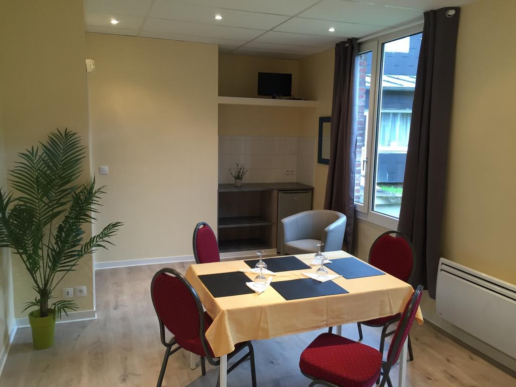 Hotel & Restaurant Le Cardinal Poix-de-Picardie Екстериор снимка