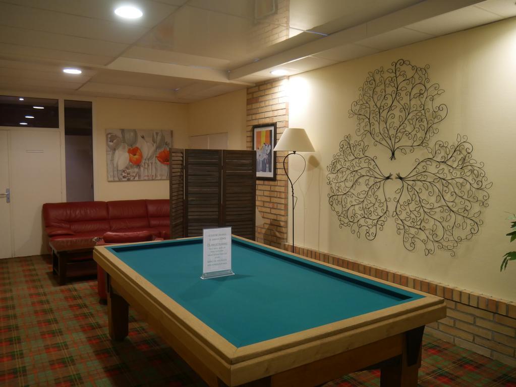 Hotel & Restaurant Le Cardinal Poix-de-Picardie Екстериор снимка