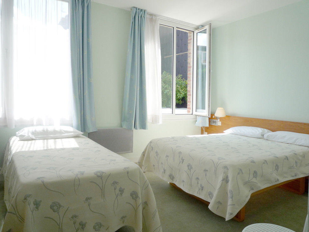 Hotel & Restaurant Le Cardinal Poix-de-Picardie Екстериор снимка