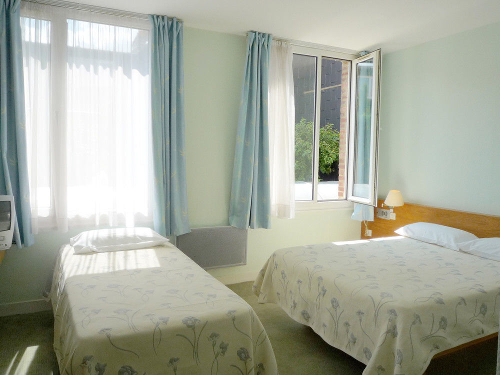 Hotel & Restaurant Le Cardinal Poix-de-Picardie Екстериор снимка