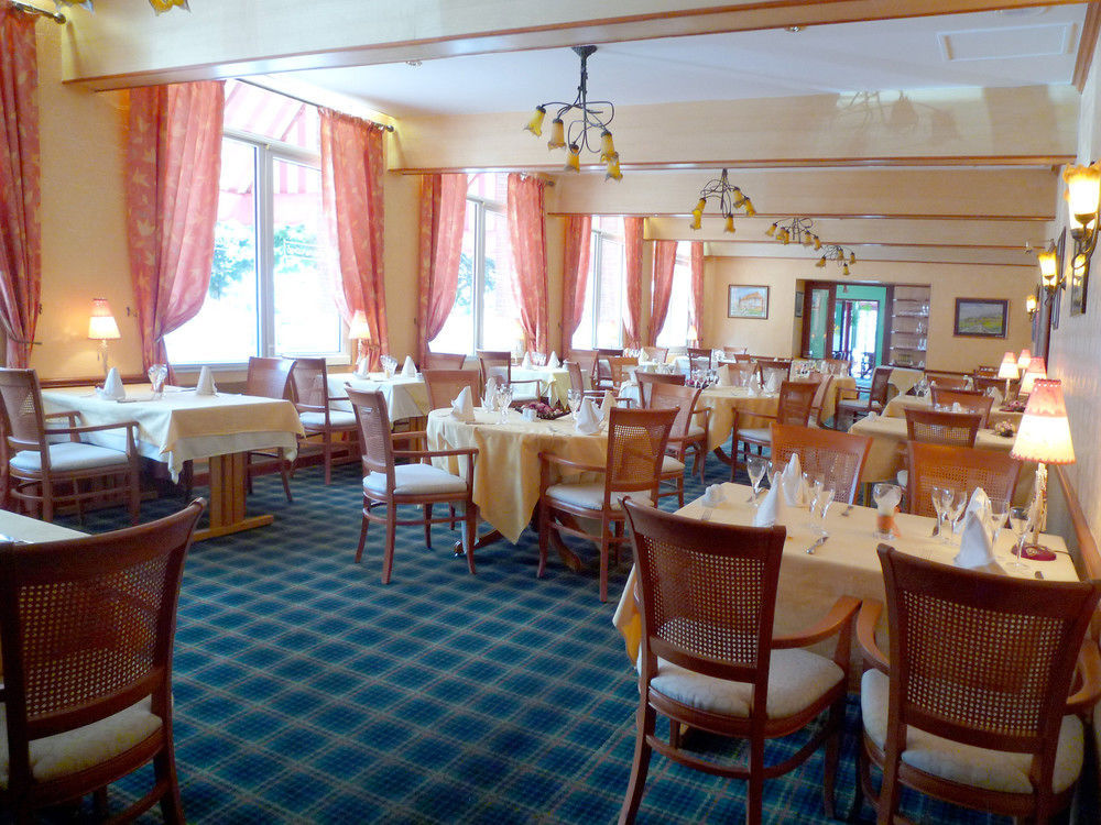 Hotel & Restaurant Le Cardinal Poix-de-Picardie Екстериор снимка