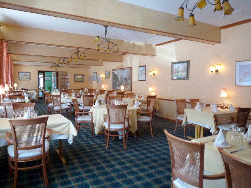 Hotel & Restaurant Le Cardinal Poix-de-Picardie Екстериор снимка