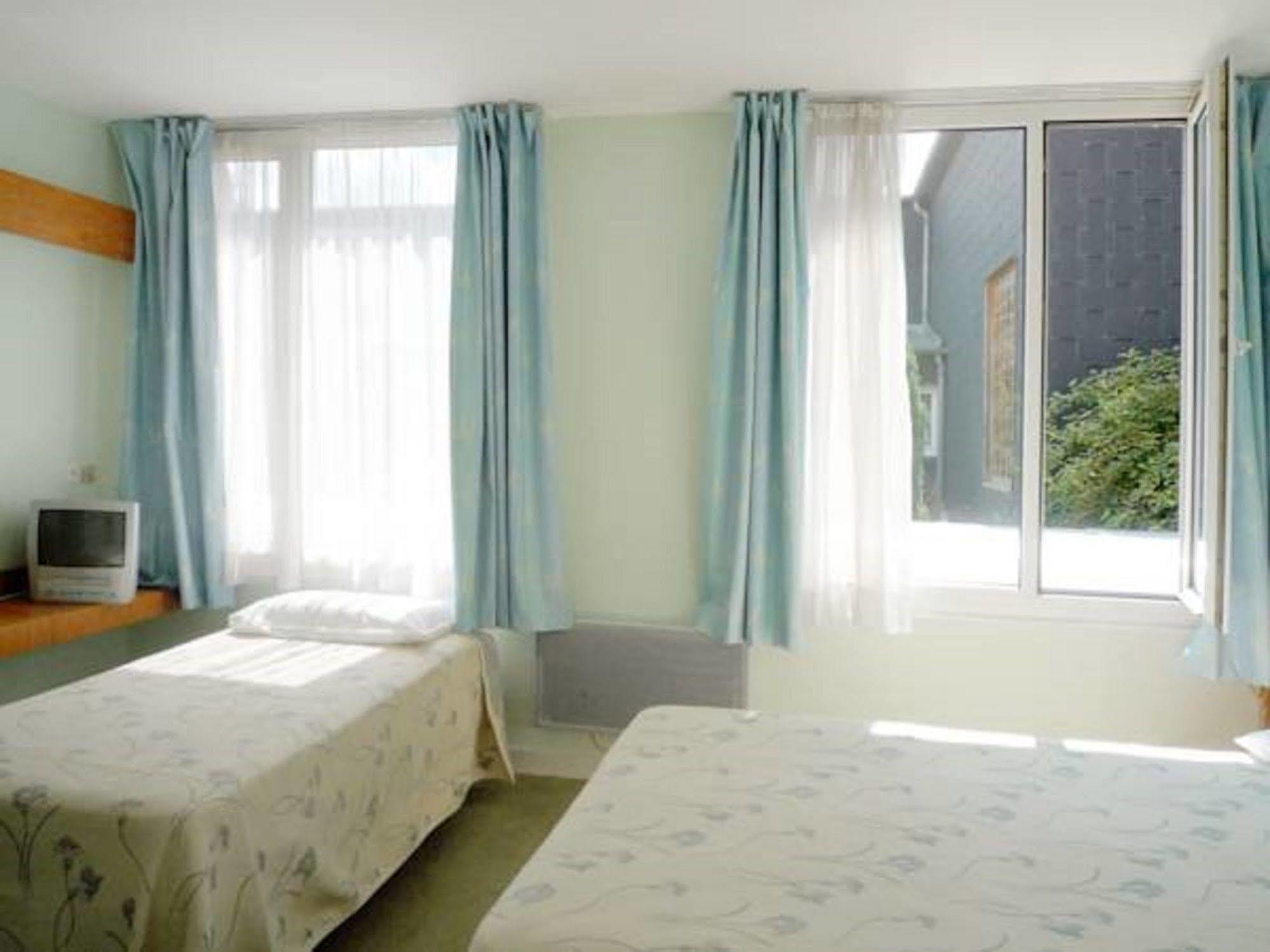 Hotel & Restaurant Le Cardinal Poix-de-Picardie Екстериор снимка